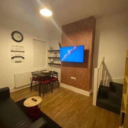 Spacious Four Bedroom Home 3 Bathrooms - Coventry Exterior photo