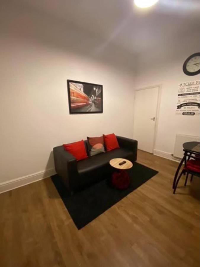 Spacious Four Bedroom Home 3 Bathrooms - Coventry Exterior photo